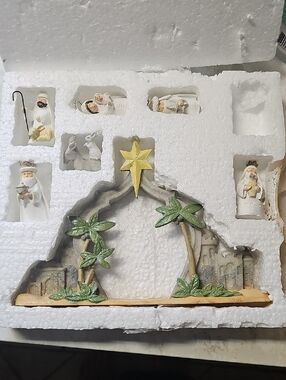 White and Gold Nativity Set with Palm Stable - Unbranded